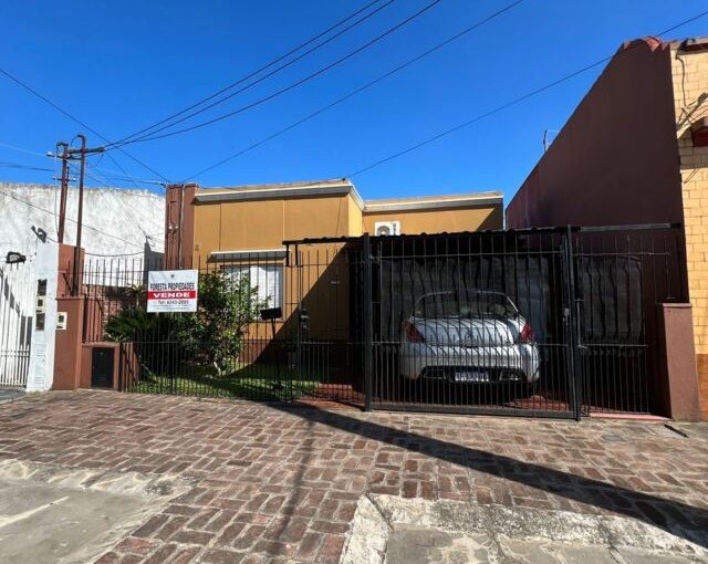 V E N D I M O S  ! !  !  !                Casa Con Pileta y Parque, Apto A credito Hipotecario, Remedios de Escalada, Lanus