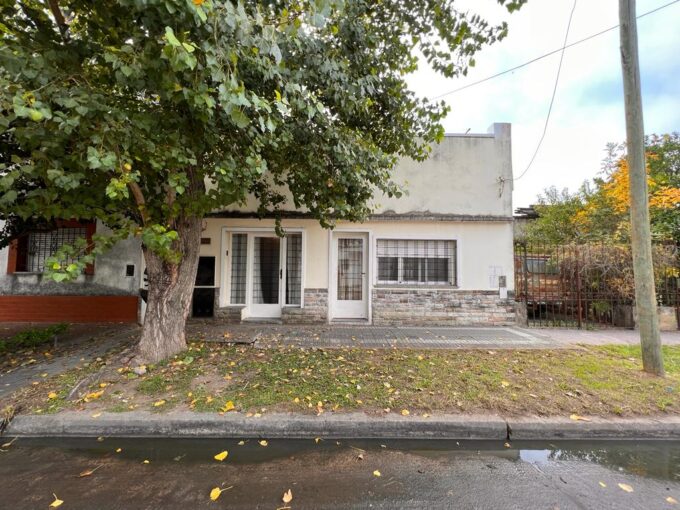 DEPARTAMENTO AL  FRENTE TIPO CASA